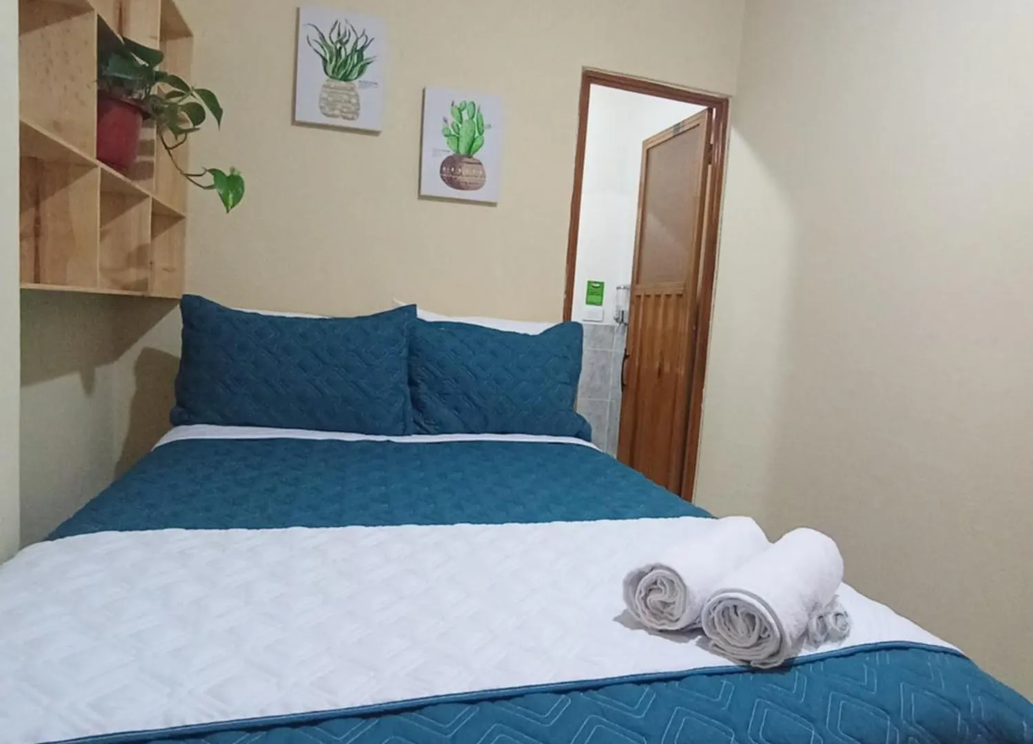 Hogar Cuencano Hostal & Suites contacts
